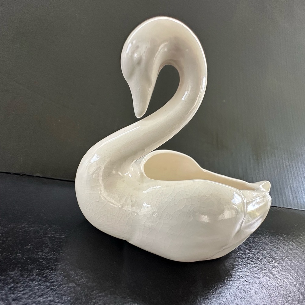 Elegant White Swan Figurine - Picture 13 of 14
